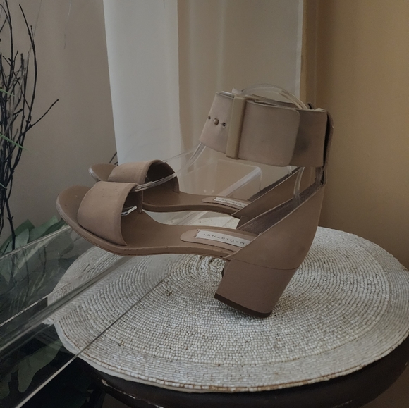 Elegant Tan Block Heel Sandals US 5.5 - Picture 3 of 10